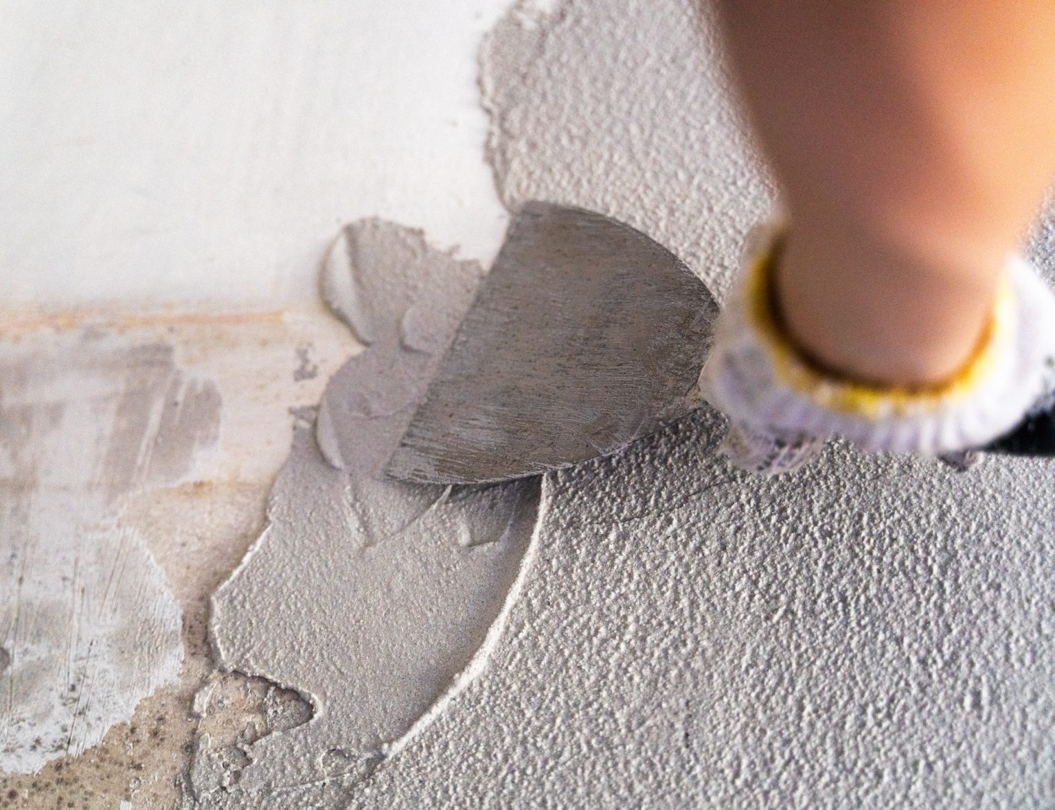 Why Is My Plaster Bubbling? How To Fix Bubbling Plaster