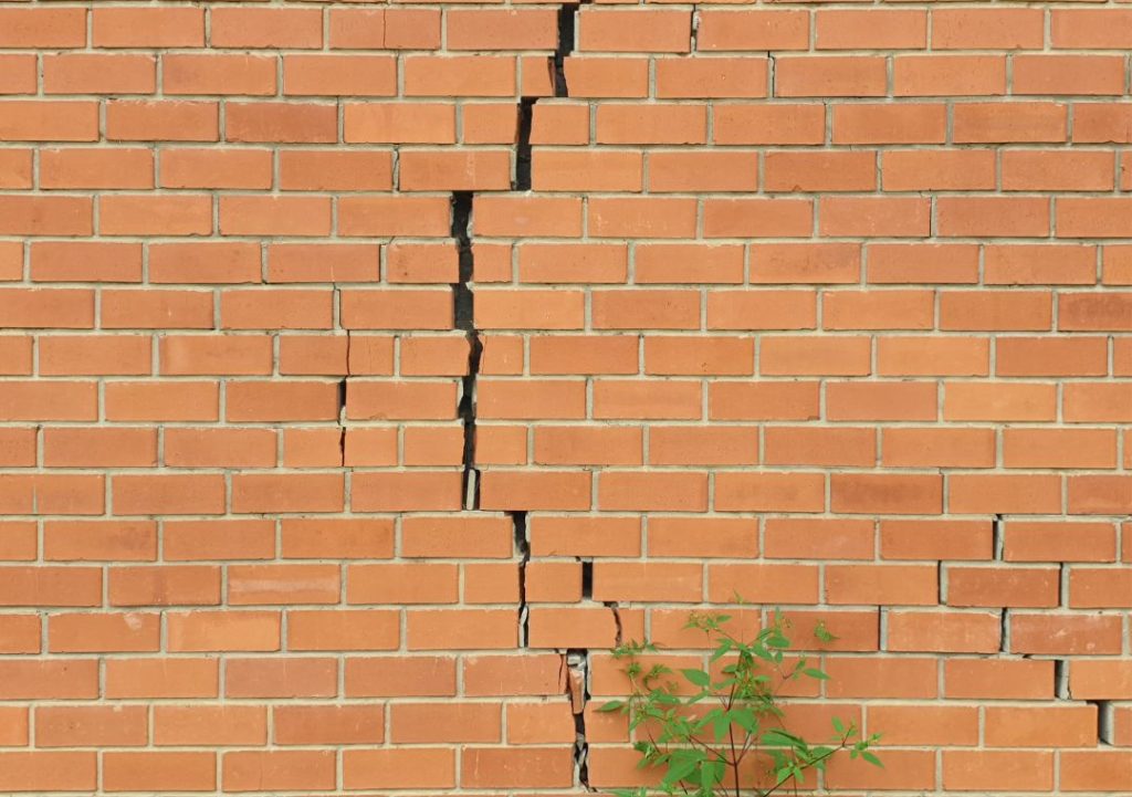 cracks in external wall