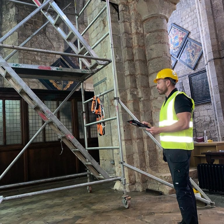 damp-surveyor-constructor.jpg